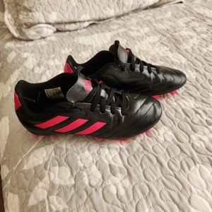 Soccer cleats. Girls. Size 2.5